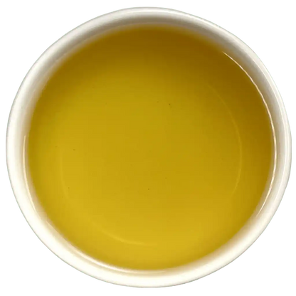 Brewed peppermint loose leaf herbal tea | tea + munchies